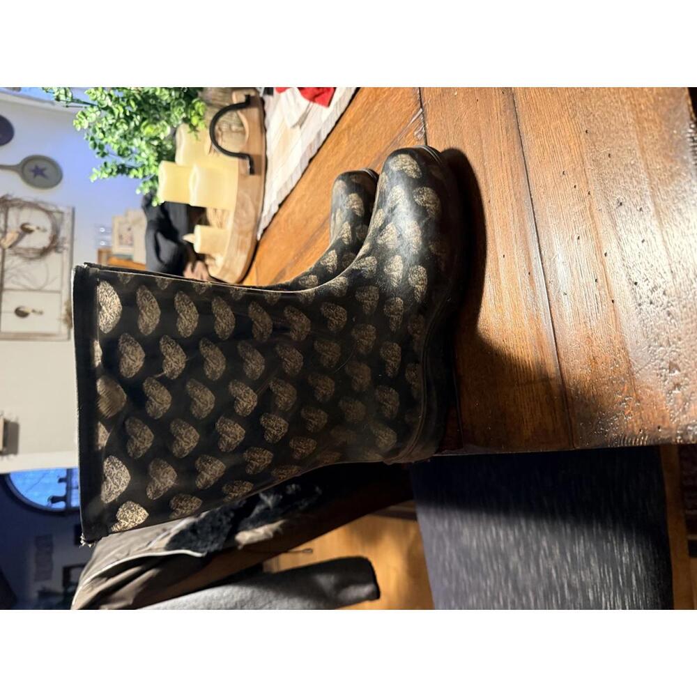 Rain boots sz 8